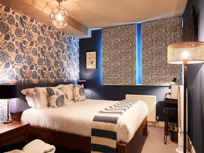 Kings Arms Hotel image