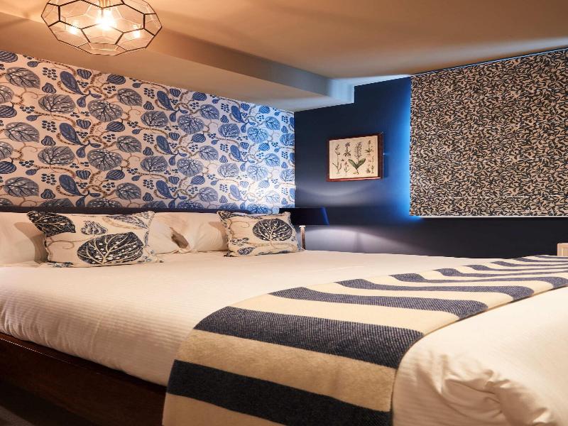 Kings Arms Hotel image