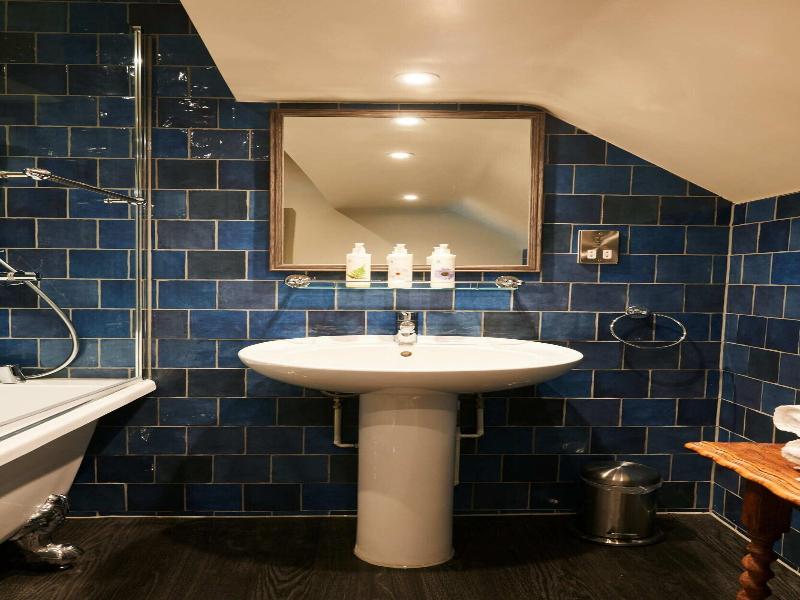 Kings Arms Hotel image