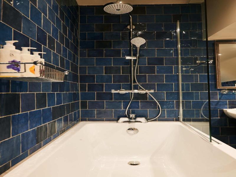 Kings Arms Hotel image
