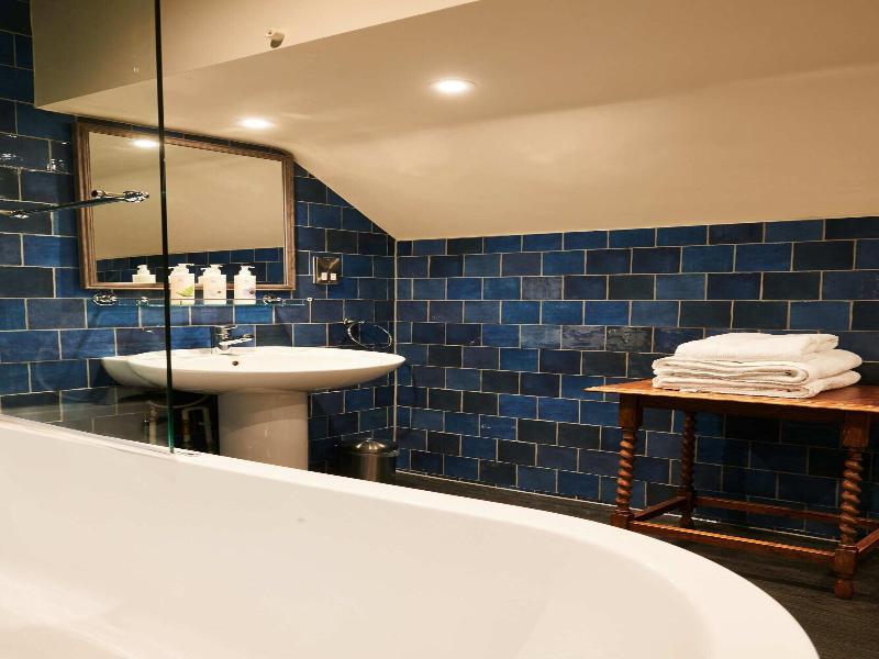 Kings Arms Hotel image