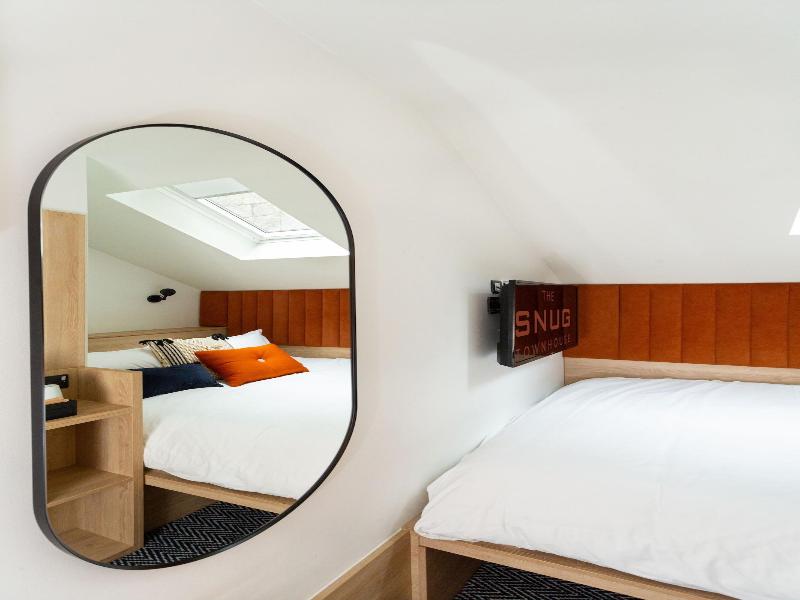 The Snug Townhouse image
