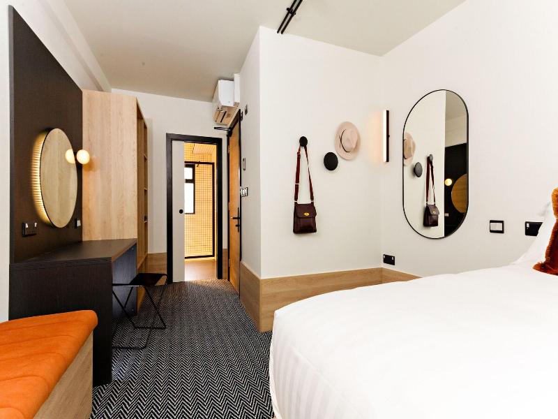 The Snug Townhouse image