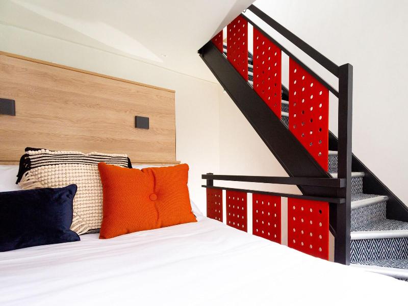 The Snug Townhouse image