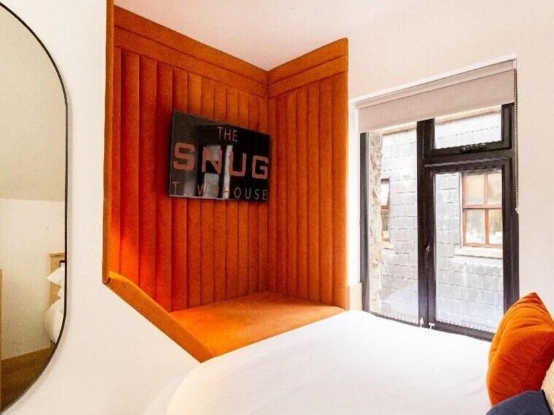 The Snug Townhouse image