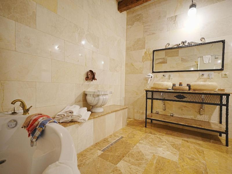 Kayra Cave Suites image
