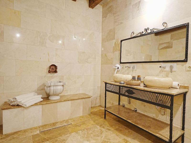 Kayra Cave Suites image