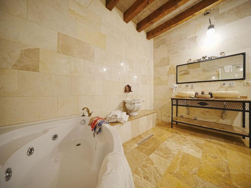 Kayra Cave Suites image
