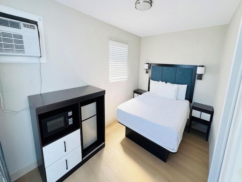 Bel Air Motel image