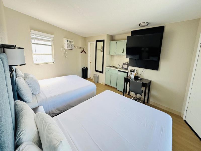 Bel Air Motel image