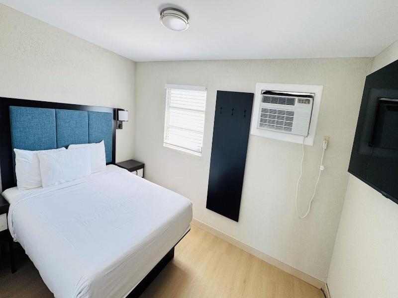 Bel Air Motel image