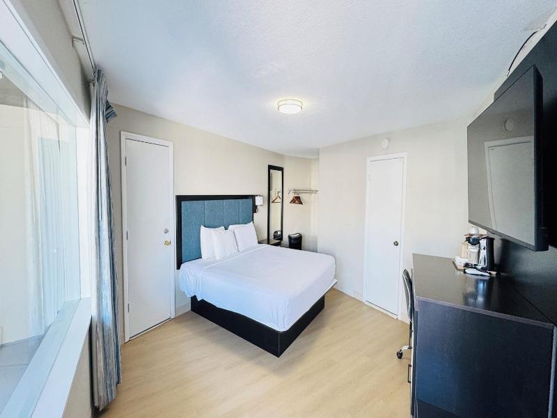 Bel Air Motel image