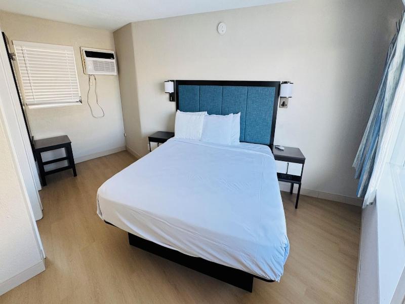 Bel Air Motel image