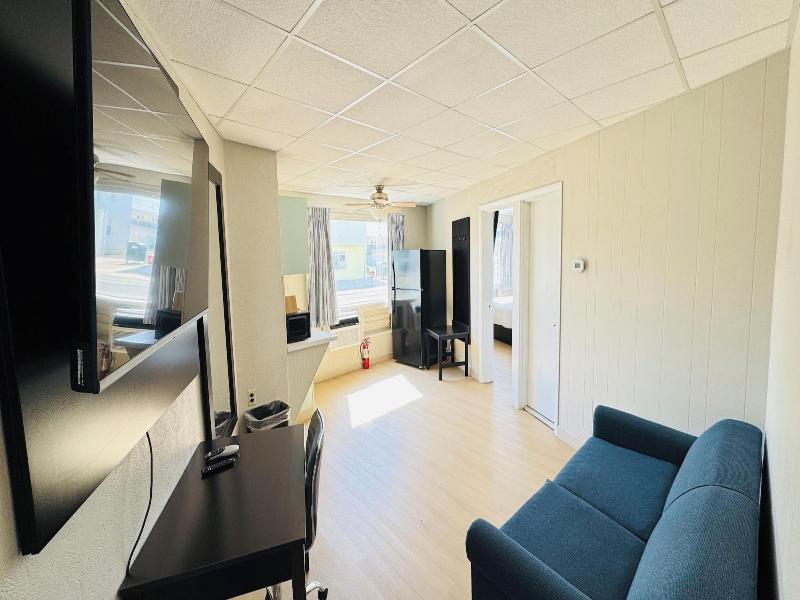 Bel Air Motel image