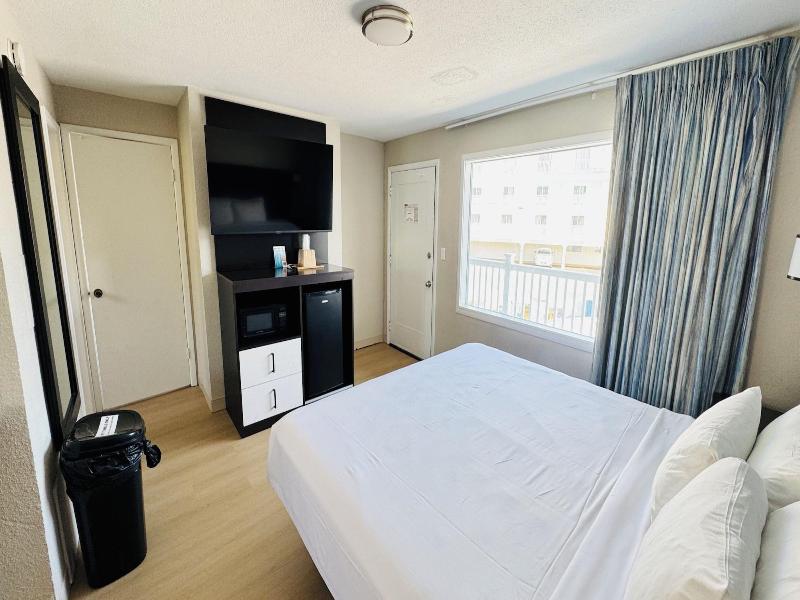 Bel Air Motel image