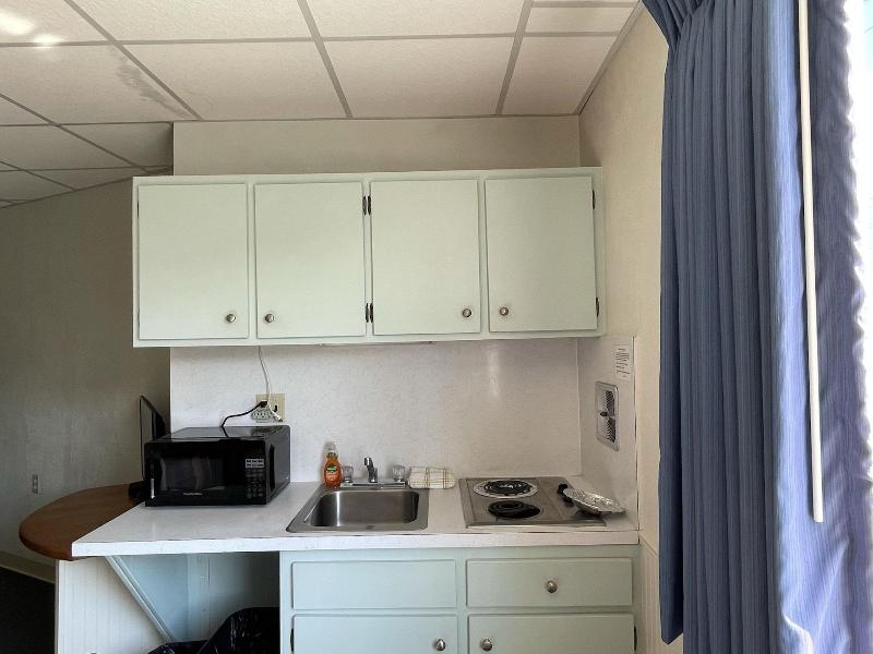 Bel Air Motel image