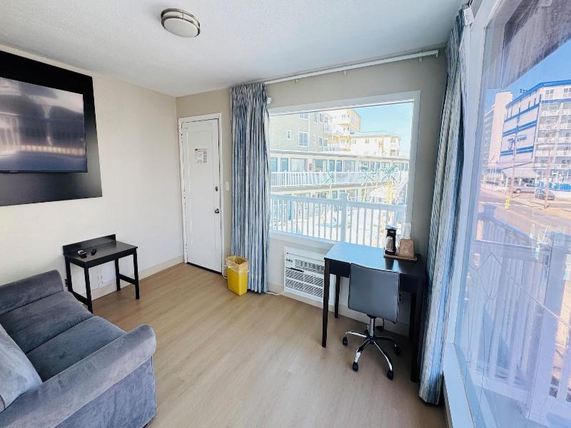 Bel Air Motel image