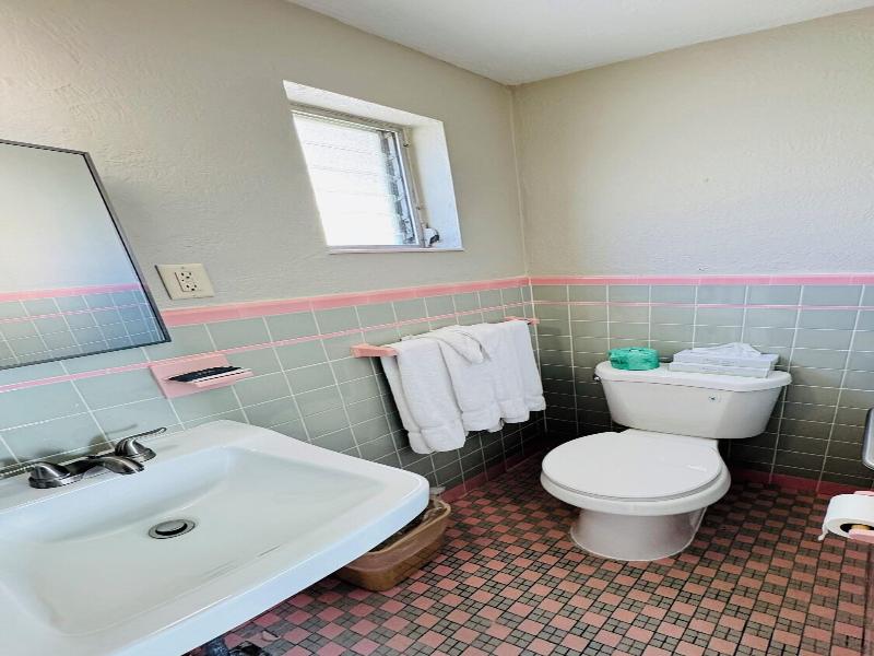 Bel Air Motel image