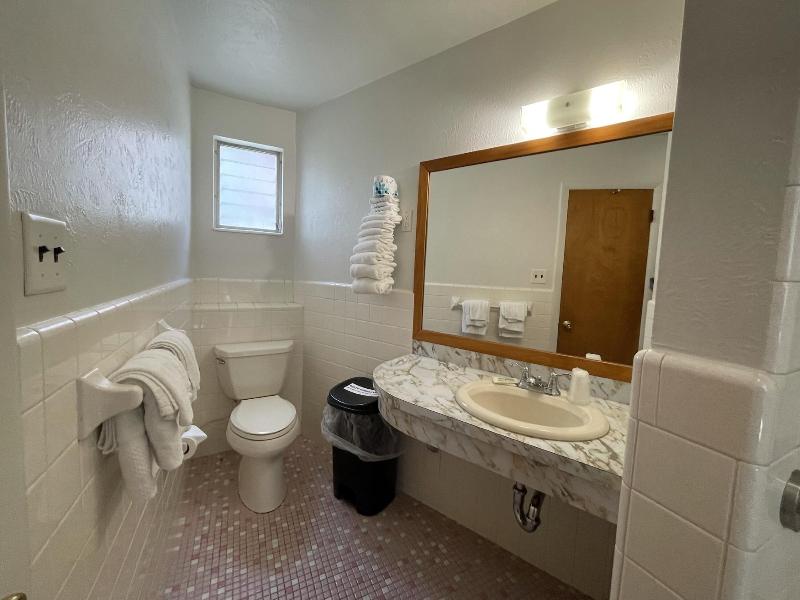 Bel Air Motel image