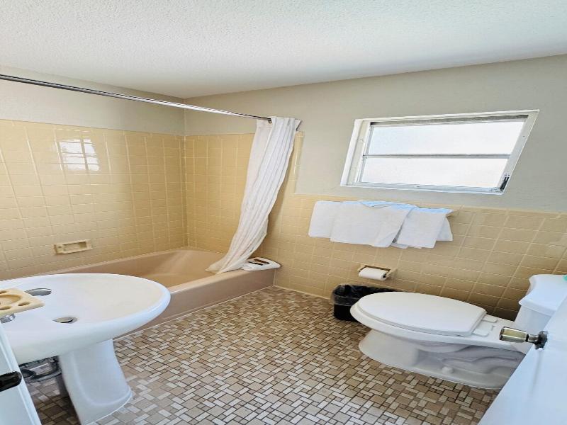 Bel Air Motel image