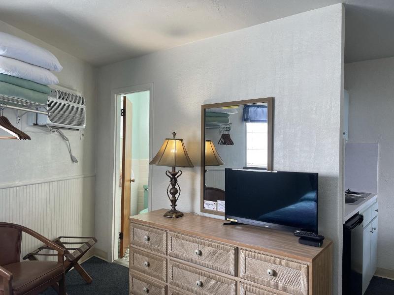 Bel Air Motel image