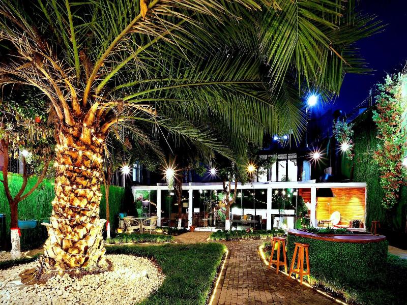 Walton Gardens Pera — general view