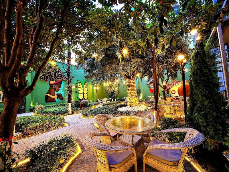 Walton Gardens Pera — general view