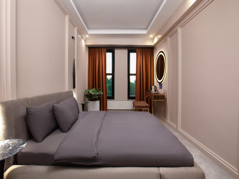 Walton Gardens Pera image