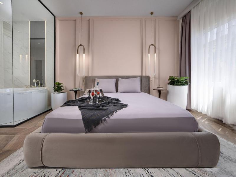 Walton Gardens Pera image