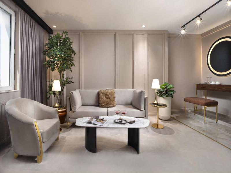 Walton Gardens Pera image
