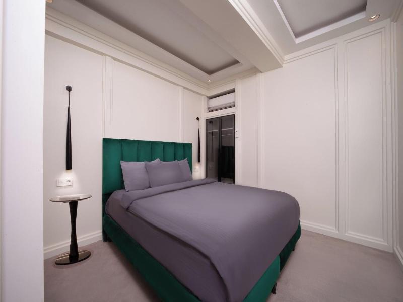 Walton Gardens Pera image