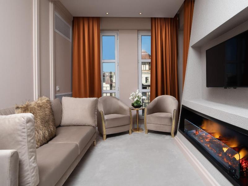 Walton Gardens Pera image