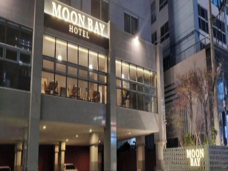 Moon Bay Hotel image
