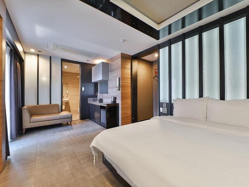 Moon Bay Hotel image