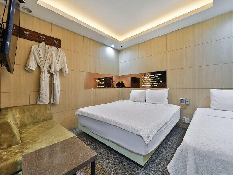 Moon Bay Hotel image