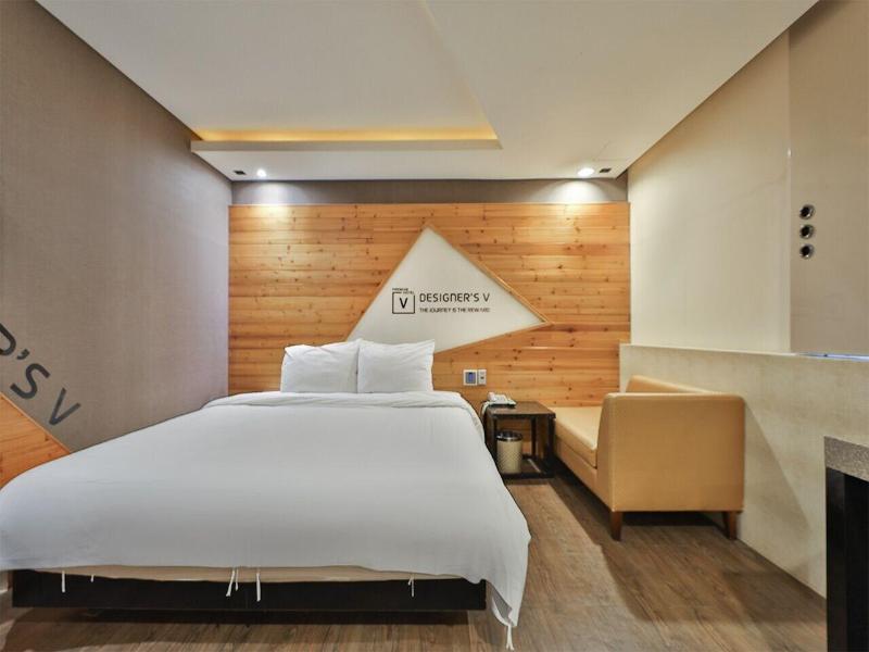 Moon Bay Hotel image