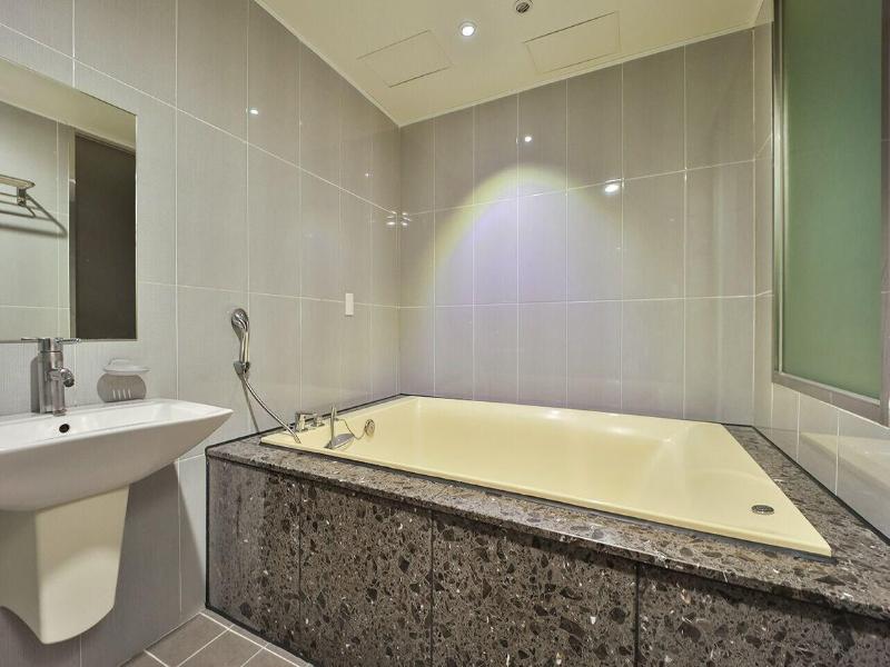 Moon Bay Hotel image
