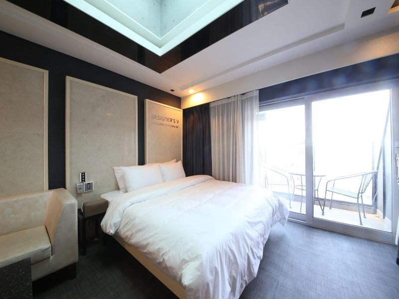 Moon Bay Hotel image