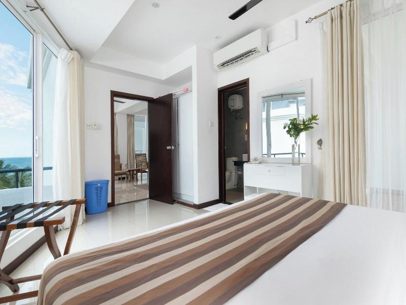 Oceanfront Nilaveli By Icc image