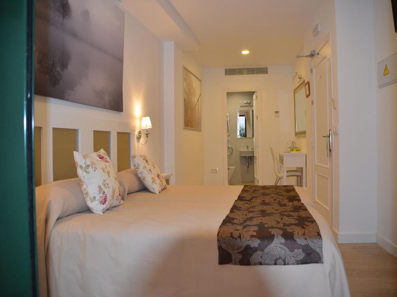 Hotel Dona Lina image