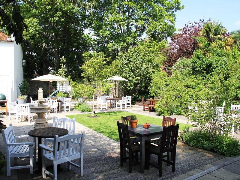 Bel The Dragon Cookham — general view