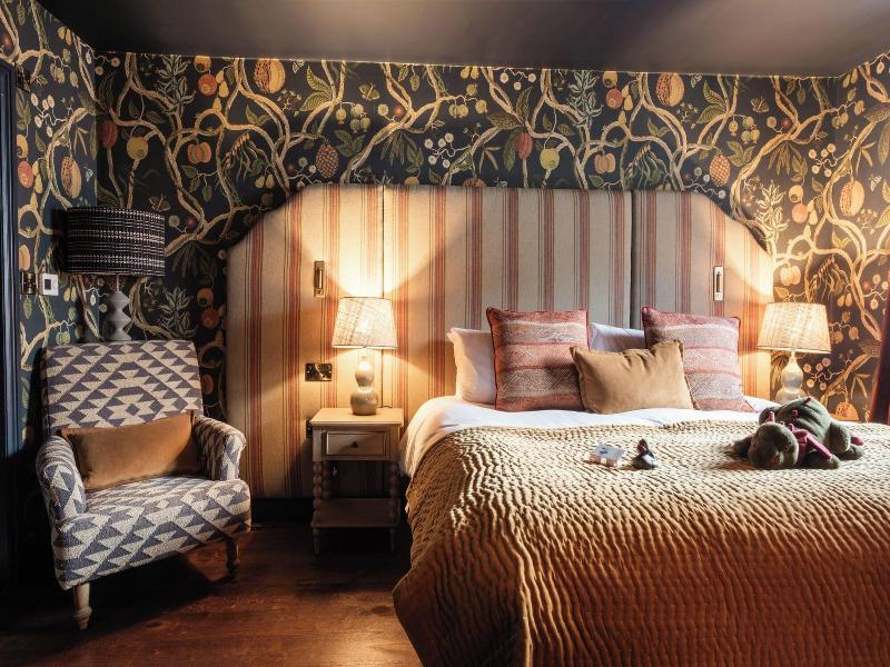 Bel The Dragon Cookham image