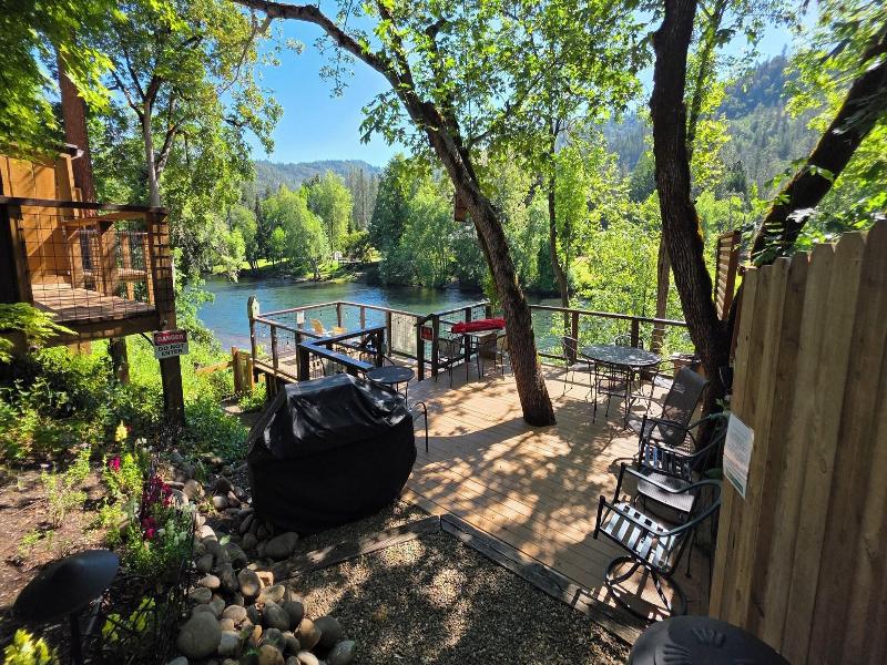 Riverfront Lodging