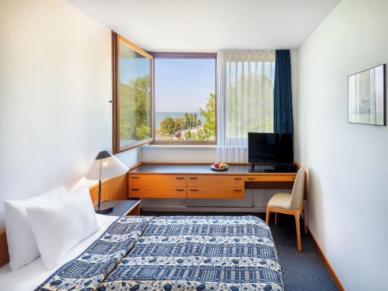Club Tihany Resort image