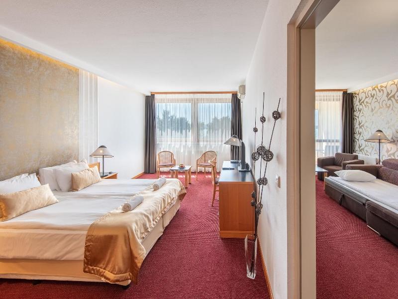 Club Tihany Resort image