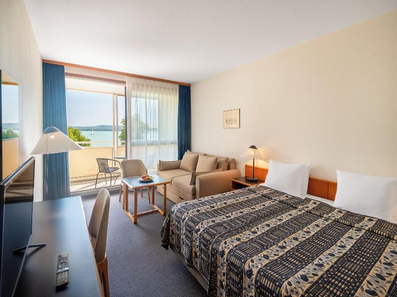 Club Tihany Resort image