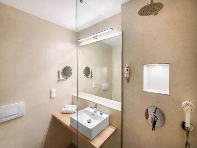 Club Tihany Resort image