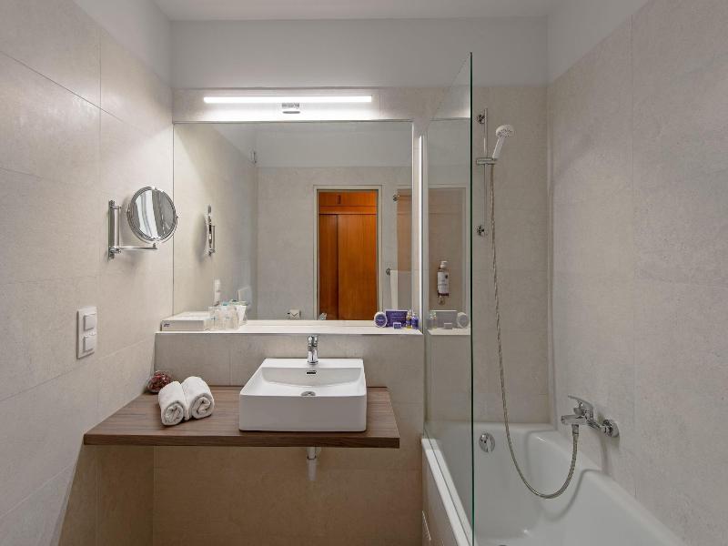 Club Tihany Resort image