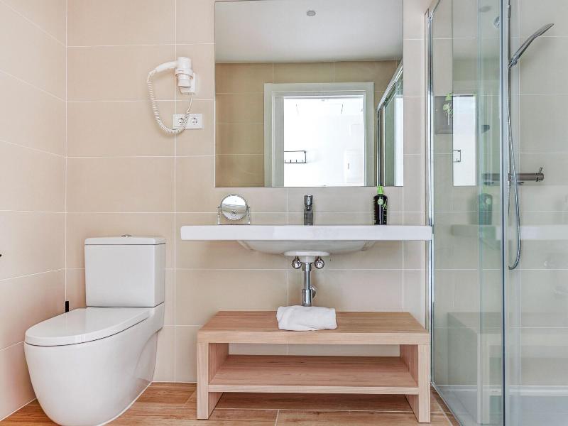 Limehome Barcelona Carrer De Besalu 82 image