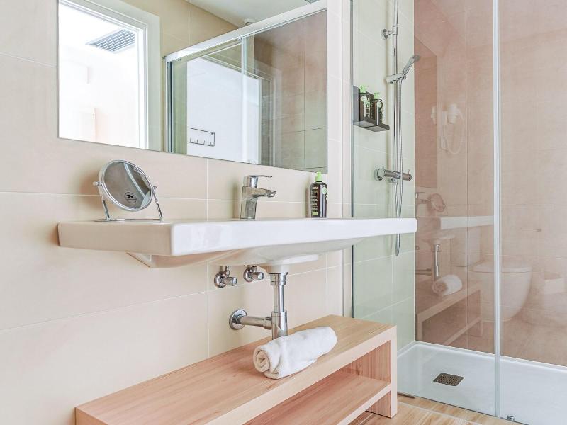 Limehome Barcelona Carrer De Besalu 82 image